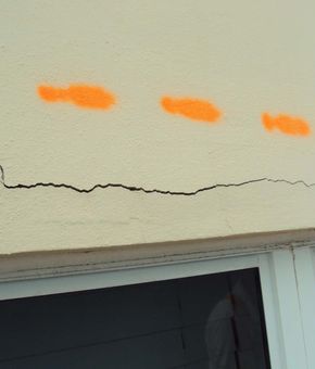 Horizontal Frame Crack